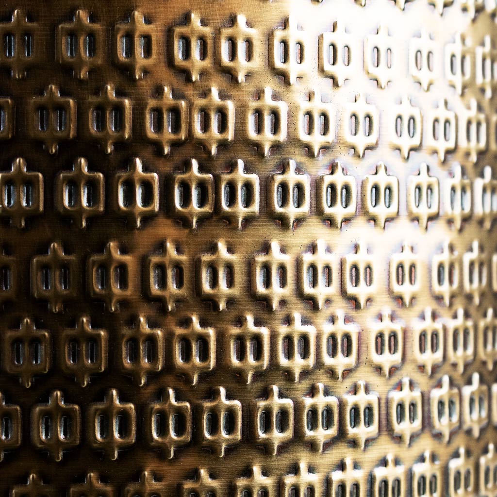 Solis Embossed Pot Gold Close Up