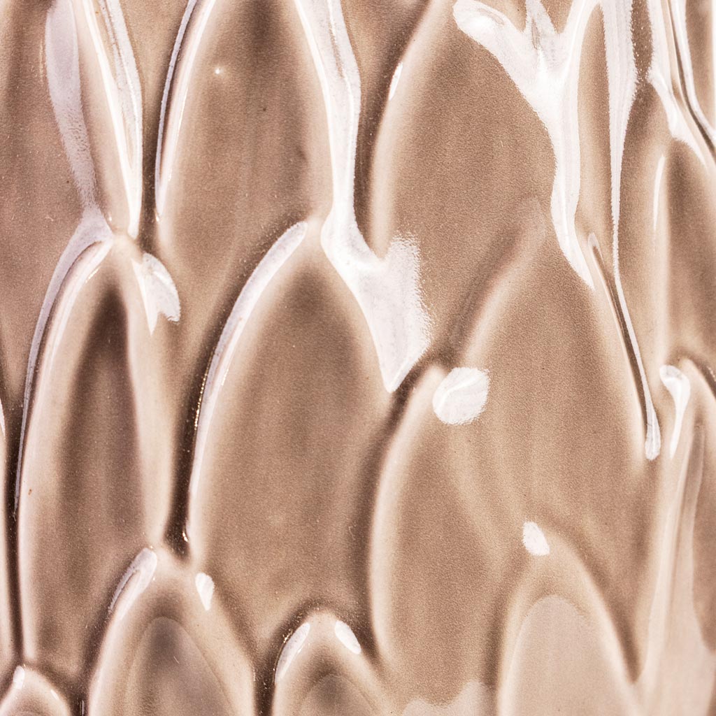 Arles Leaf Pot Mocha Close Up