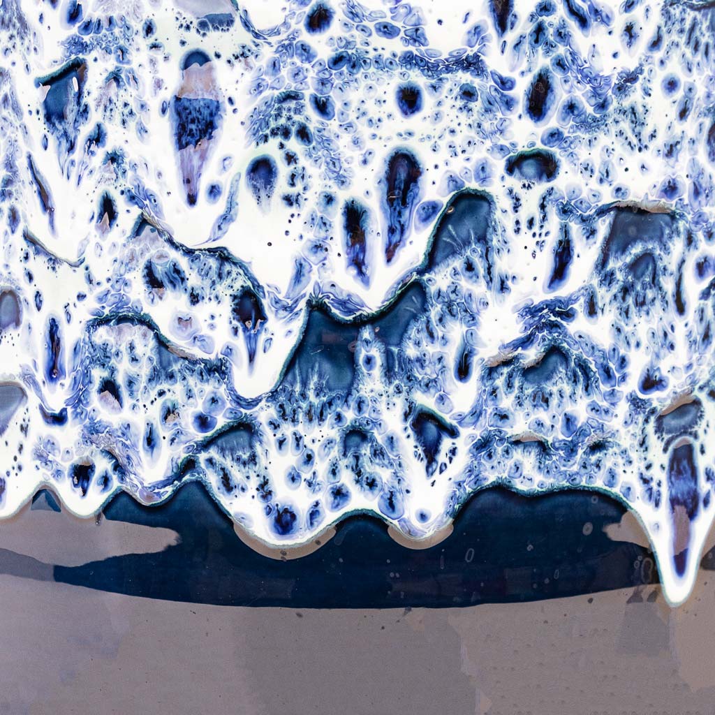 Ocean Glaze Pot Sapphire Close up
